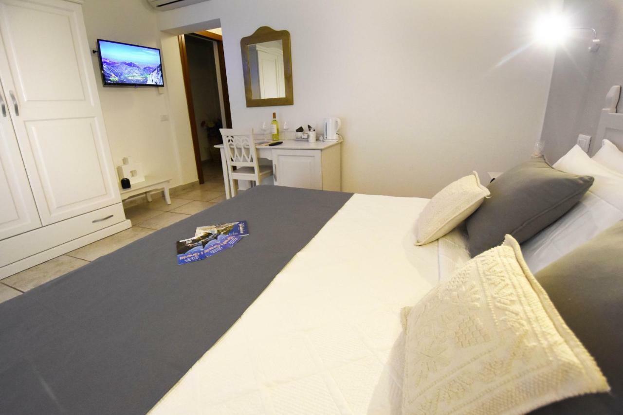 B&B I Graniti Sardi วิลลัสซีมีอุส ภายนอก รูปภาพ